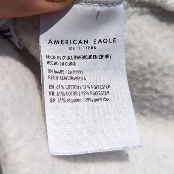 American Eagle Friends Central Perk Cropped Crewneck Sweater - Size Medium Woman - Picture 5 of 7